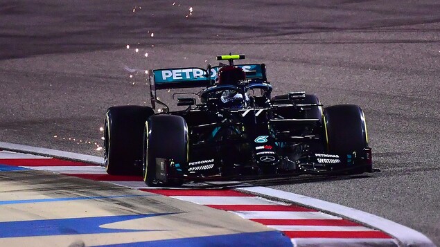 Valtteri Bottas roule en qualifications.