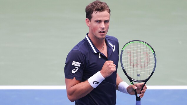 Le Canadien Vasek Pospisil célèbre un coup dans son duel contre son compatriote Milos Raonic, au US Open.