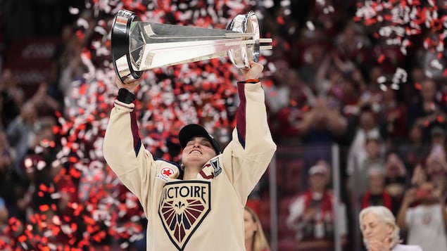 Marie-Philip Poulin, une coupe sur un genou