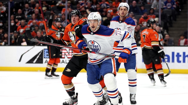 Vincent Desharnais a pleuré dans les bras de son entraîneur