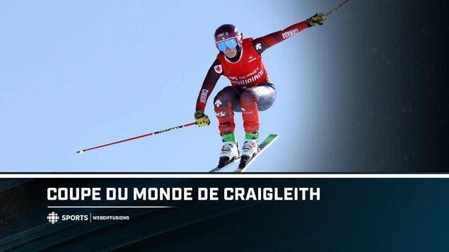 Radio-Canada Sports présente les épreuves de ski cross de la Coupe du monde de ski acrobatique à Craigleith, en Ontario.