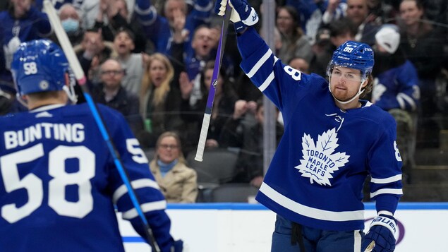 Nylander et Campbell mènent les Maple Leafs vers un gain de 5-2 contre les Flyers