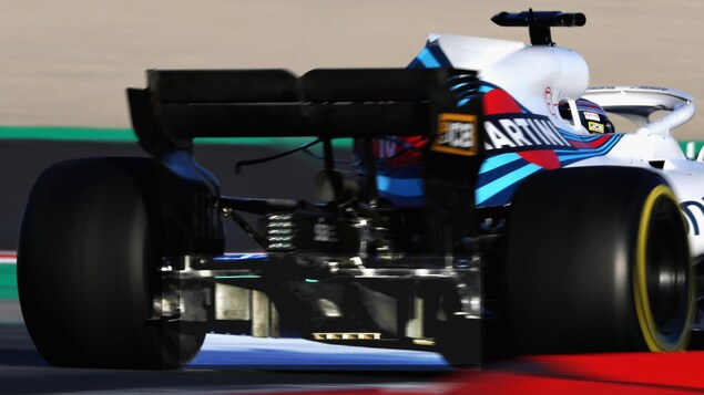 Le train arrière de la Williams FW41 lors des essais Le train arrière de la Williams FW41 lors des essais d'hiver à Barcelone, avec Lance Stroll au volant. 'hiver à Barcelone, avec Lance Stroll au volant. On voit bien l'extracteur (en plus clair sur la photo). Le train arrière de la Williams FW41 lors des essais Le train arrière de la Williams FW41 lors des essais d'hiver à Barcelone, avec Lance Stroll au volant. 'hiver à Barcelone, avec Lance Stroll au volant. On voit bien l'extracteur (en plus clair sur la photo).