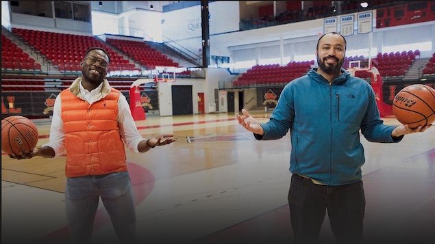 Photo de Xavier Jourson et Dominique Soucy tenant un ballon dans un gymnase.