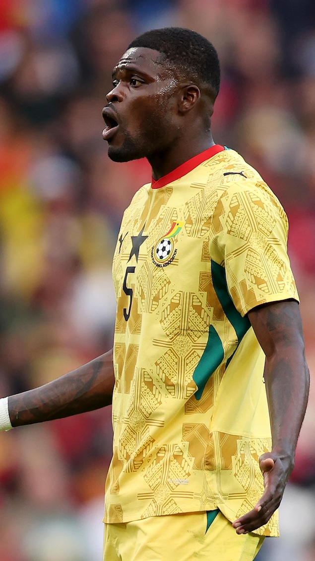Un joueur de soccer.