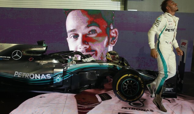 Lewis Hamilton à l'arrivée du Grand Prix de Singapour Lewis Hamilton à l'arrivée du Grand Prix de Singapour