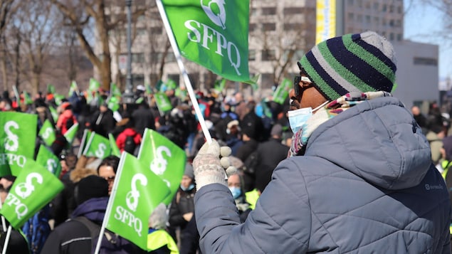 Plus de 20 000 fonctionnaires en grève au Québec
