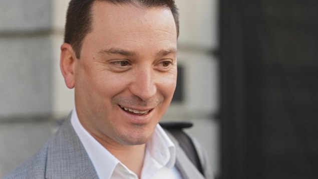 Simon Jolin-Barrette met fin aux rumeurs et confirme qu’il se représentera pour la CAQ
