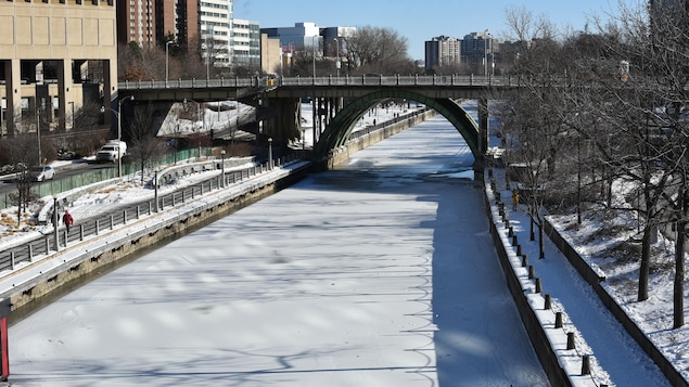 Fermeture temporaire de la patinoire du canal Rideau
