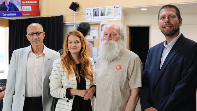 Des candidats qui posent.