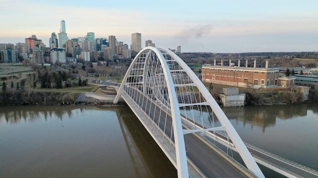 Le pont Walterdale, devenu une icône d’Edmonton, fête ses cinq ans dimanche