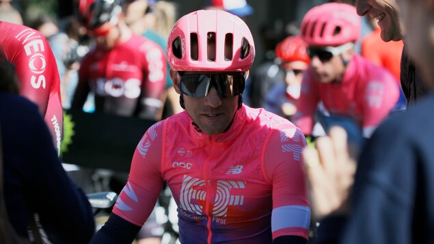 Un cycliste avant le départ de son épreuve