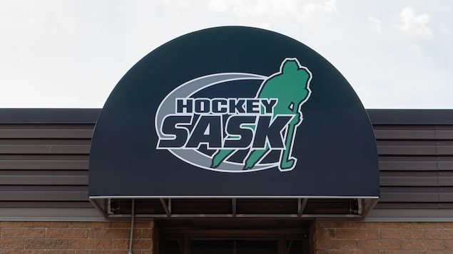 Les bureaux de l'Association de hockey de la Saskatchewan avec leur nouveau logo, le 26 août 2021.
