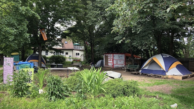 Tensions au parc Meagher, Halifax veut que la police évacue les sans-abris