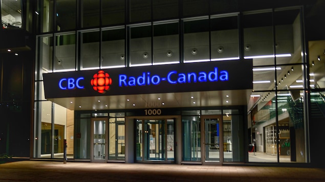 مدخل المقر الجديد لهيئة الإذاعة الكندية في مونتريال.