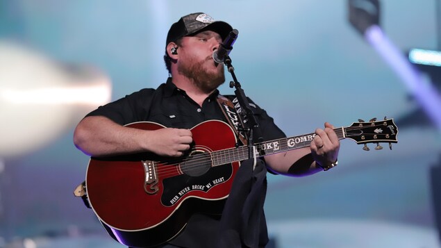 Pari réussi pour la soirée country de Luke Combs au FEQ