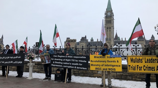 Des centaines de manifestants ont défilé au Canada en soutien au peuple iranien