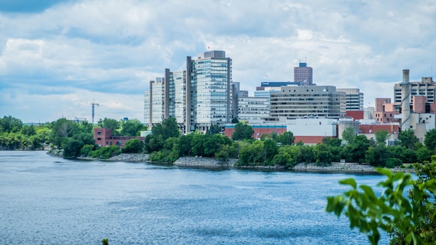 Vue sur le centre-ville de Gatineau depuis Ottawa.