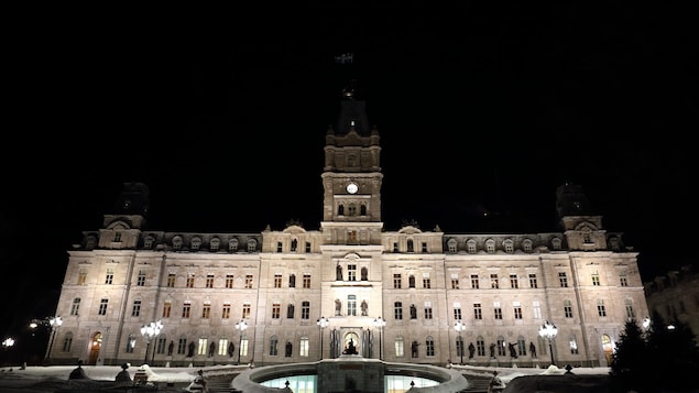 COVID-19 : Québec suspend les activités publiques de ses ministres
