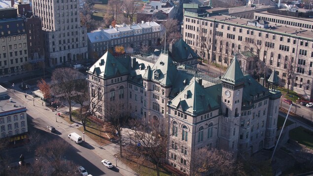 Photo aérienne de l'hôtel de ville de Québec.