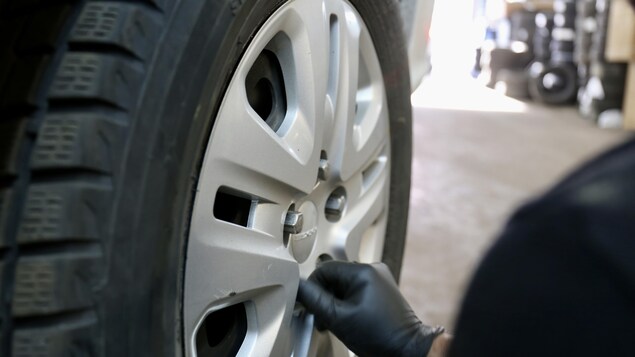 Ruée vers les garages pour poser ses pneus d’hiver