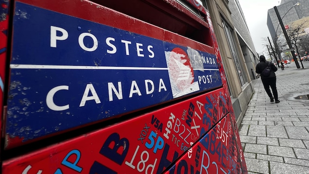 Une boîte aux lettres près du Palais des congrès à Montréal.