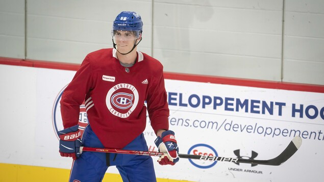 Juraj Slafkovsky signe son contrat de recrue avec le Canadien