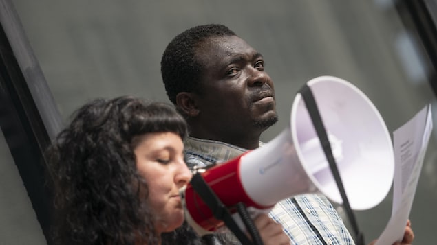 Konaté, who is threatened of being deported Sept. 30, gathered to protest Canada's rejection of his refugee claim. Photo: Radio-Canada