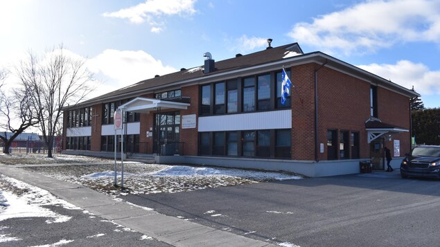L'École du Nouveau-Monde.