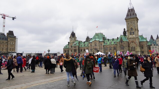 Government Submits New Offer To Striking Federal Union | Radio-Canada.ca