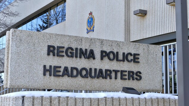 La police de Regina veut augmenter son effectif de femmes policières à 30 % d’ici 2030