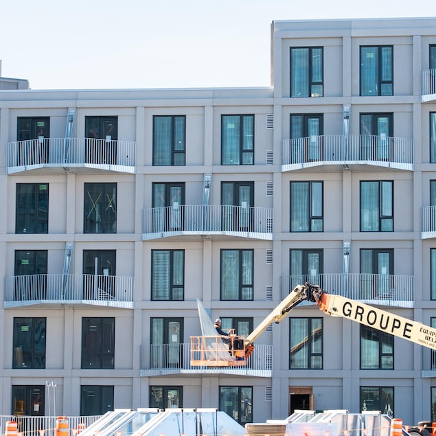 Un immeuble à logements.