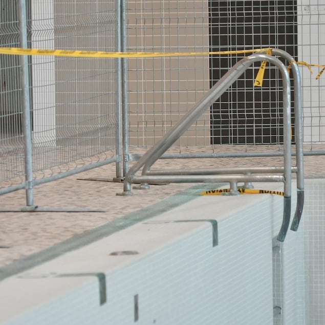 Rénovation dans la piscine.
