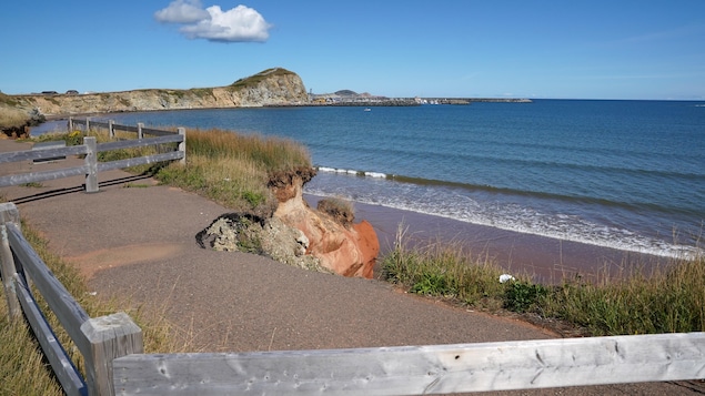 Érosion des berges aux Îles-de-la-Madeleine.                       
