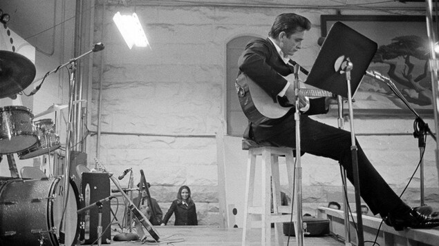 Le chanteur Johnny Cash photographié par Jim Marshall Le chanteur Johnny Cash photographié par Jim Marshall