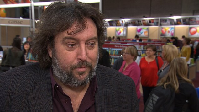 L'auteur Bryan Perro dans un salon du livre