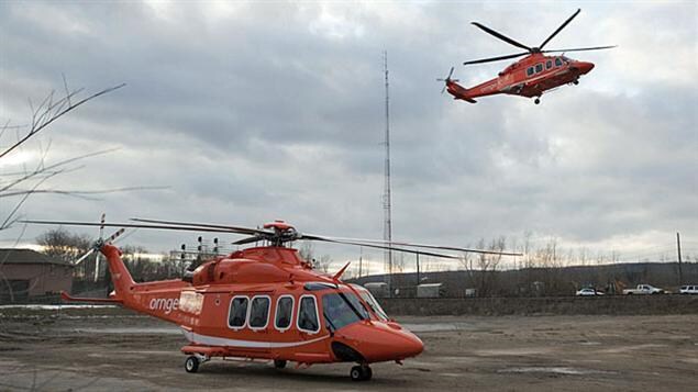 Des hélicoptères du service Ornge d'ambulances aériennes de l'Ontario. Des hélicoptères du service Ornge d'ambulances aériennes de l'Ontario.