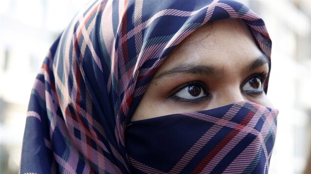 La Pakistanaise d'origine Zunera Ishaq est devenue un personnage central de la dernière campagne électorale fédérale, lorsque Stephen Harper a affirmé que le niqab était un produit « anti-femmes ». La Pakistanaise d'origine Zunera Ishaq est devenue un personnage central de la dernière campagne électorale fédérale, lorsque Stephen Harper a affirmé que le niqab était un produit « anti-femmes ».