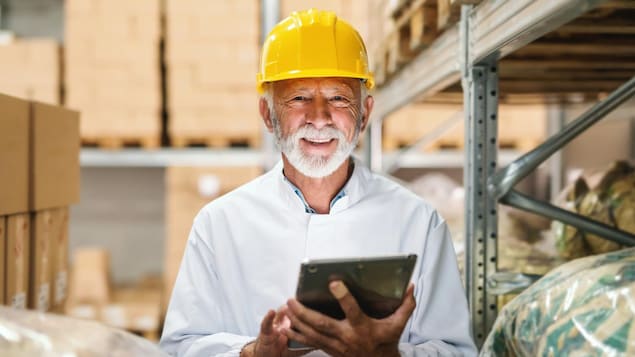 Travailler à l’âge de la retraite est plus payant qu’on le croit, avance un rapport