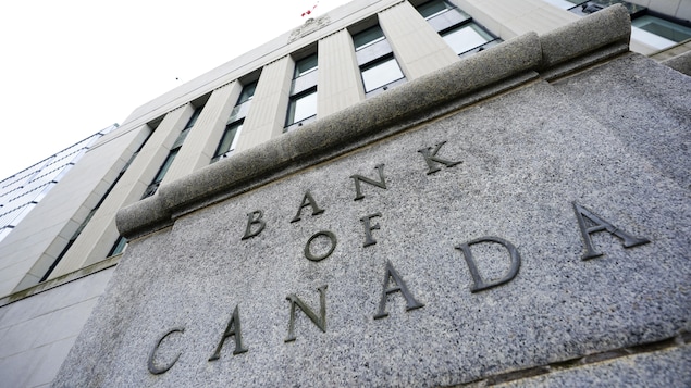 مبنى مكتوب عليه بنك كندا بالانكليزية.
