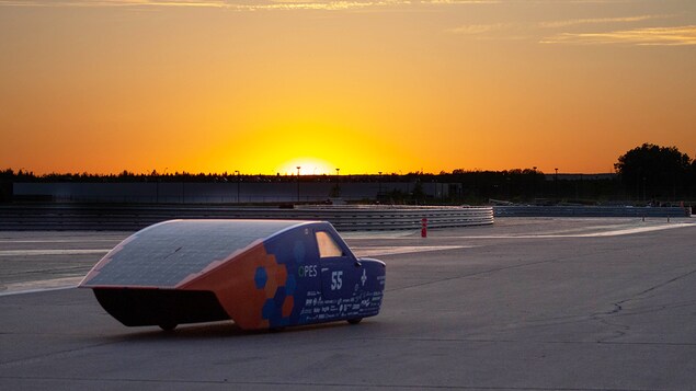 Une voiture solaire.