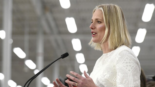 La ministre Catherine McKenna lors d'une allocution.