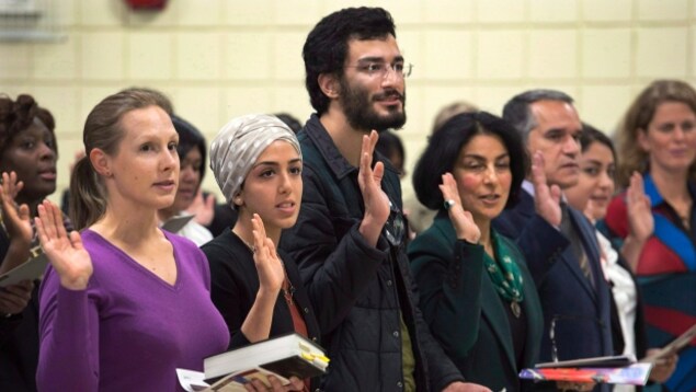 Une cérémonie de citoyenneté du gouvernement canadien