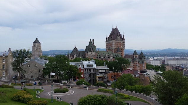 Vue du Château Frontenac en été, à Québec