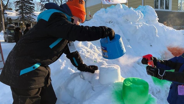 Allier saines habitudes de vie et pédagogie par le Défi Château de neige