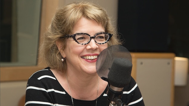 Chrystine Brouillet en entrevue à la radio