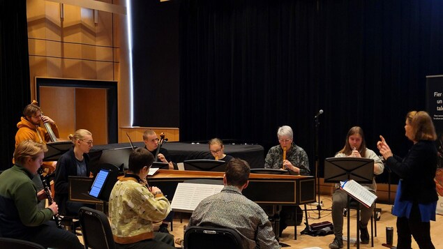 Des musiciens en répétition.