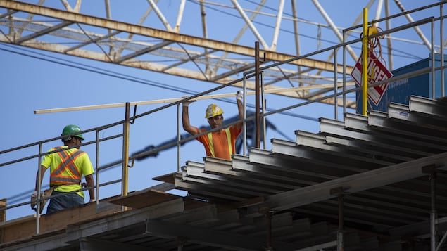 Des avis de grève pourraient retarder la construction de logements en Ontario