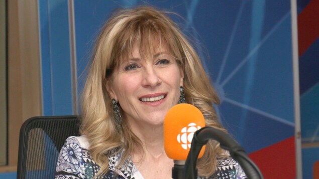 Michelle Allen répond aux questions de Franco Nuovo au studio 17 de Radio-Canada, à Montréal, le 11 mars 2018.