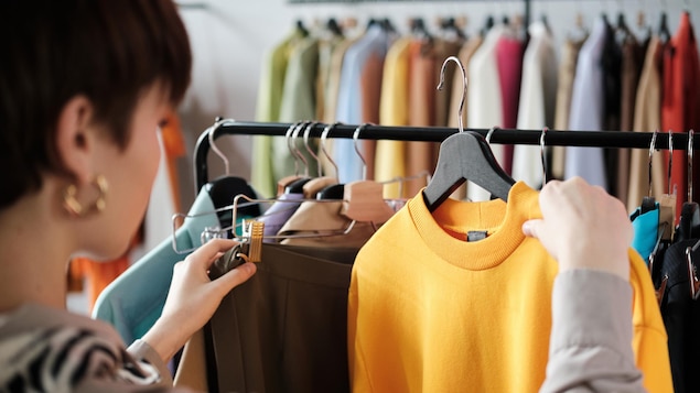 Repenser sa consommation en cessant d’acheter des vêtements neufs en mars